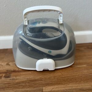 White and Gray Steam Iron with Cover